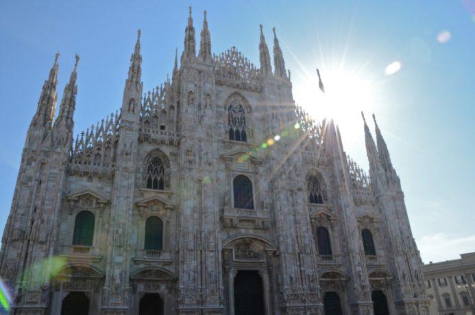 Миланский собор (Дуомо) входной билет стоит 10 евро смотровая площадка