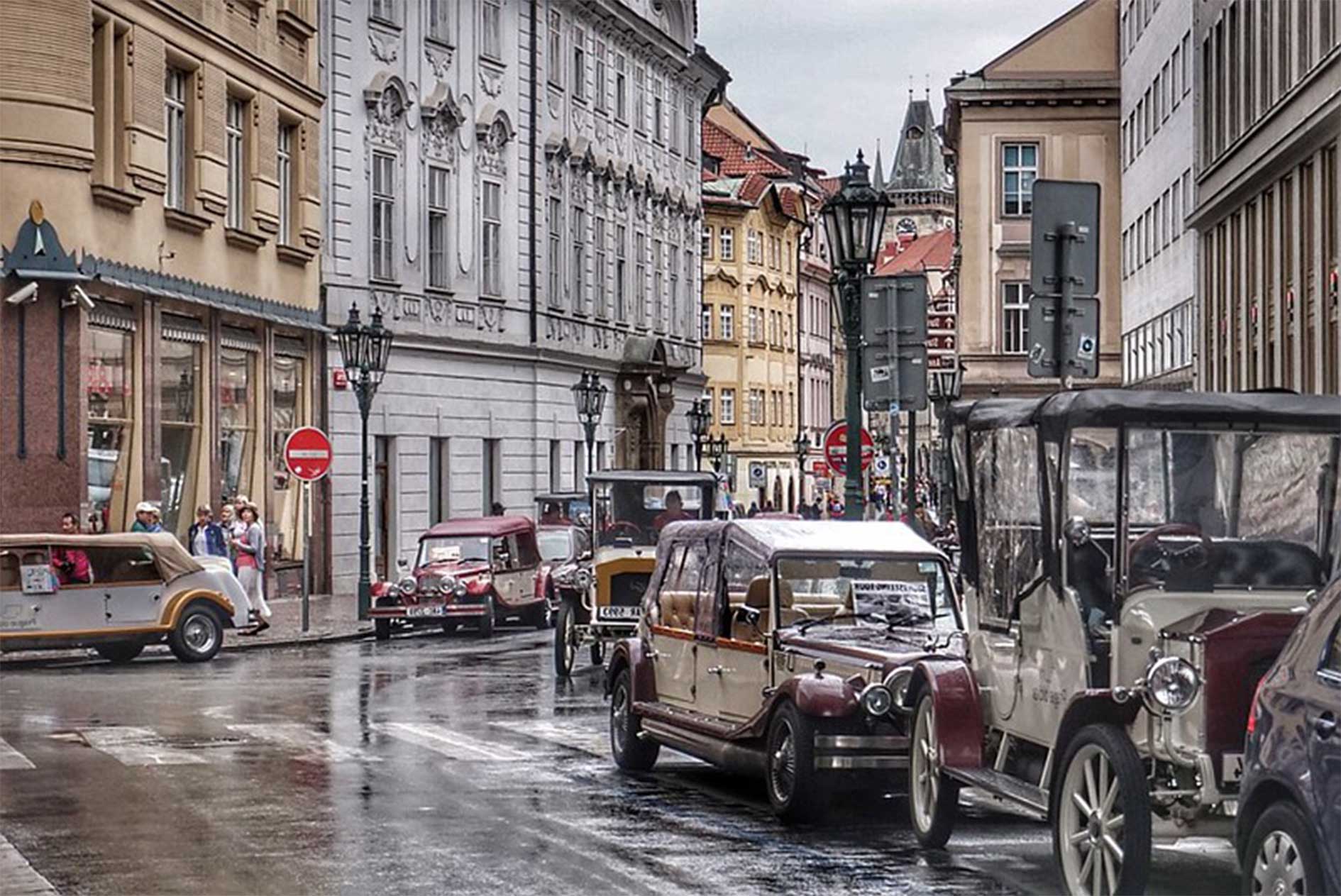 You can hire the antique car and have a trip around the historical centre of the city