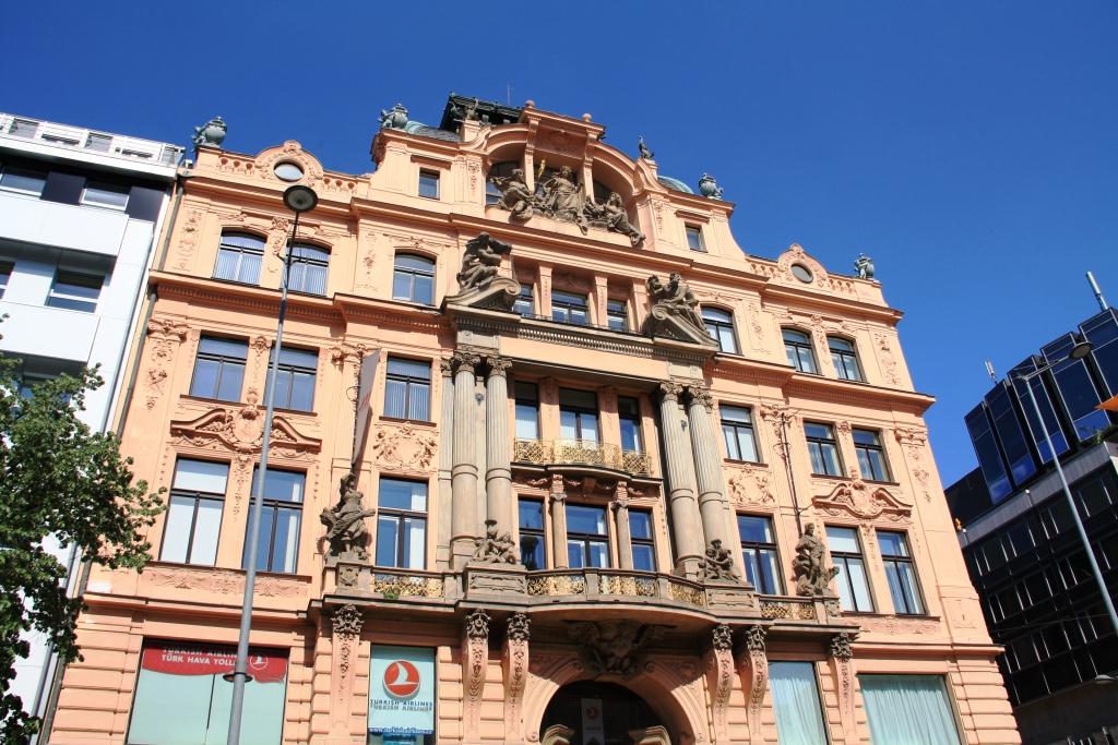 בניינים מיוחדים בכיכר ואצלב