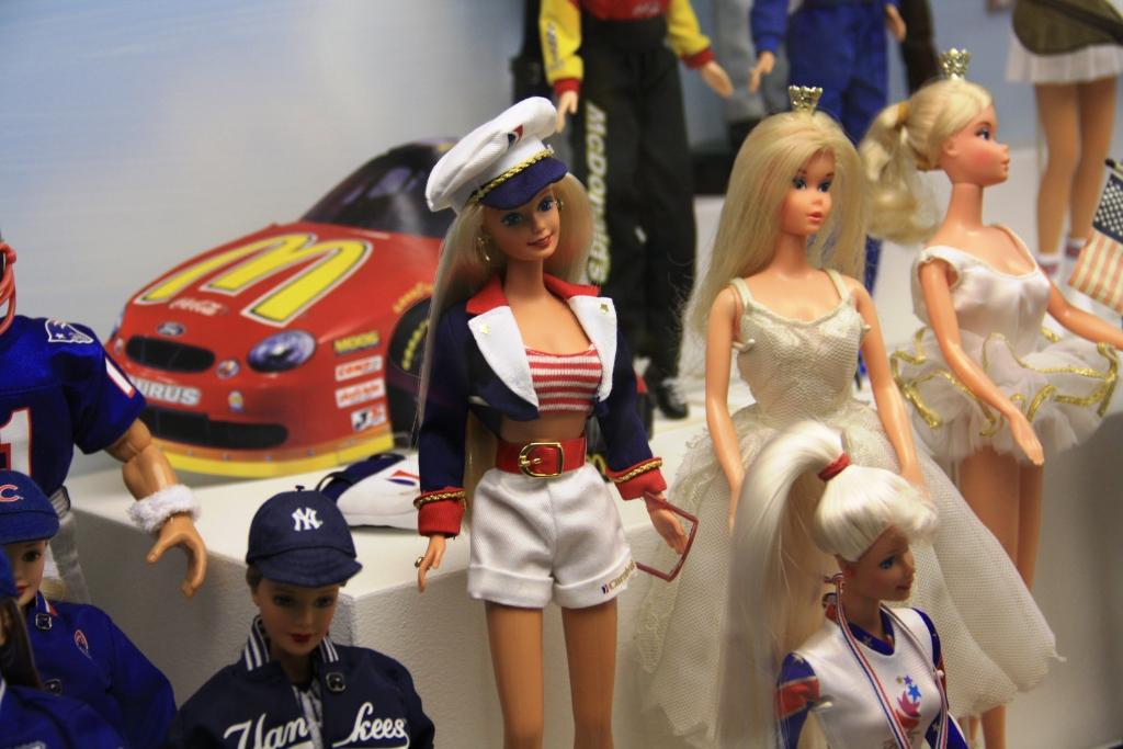 בובות הברבי במוזיאון צעצועים בפראג