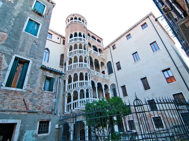 Scala Contarini del Bovolo