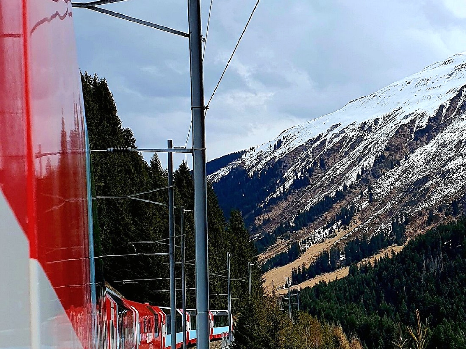 رحلة قطار في سويسرا