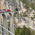 رحلة قطار في سويسرا