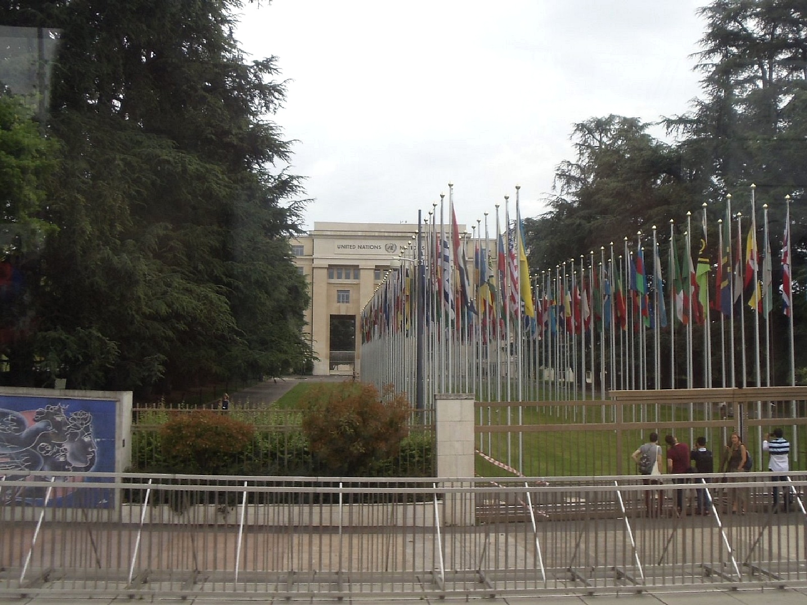 ما هي اللغة التي يتحدث بها في سويسرا؟