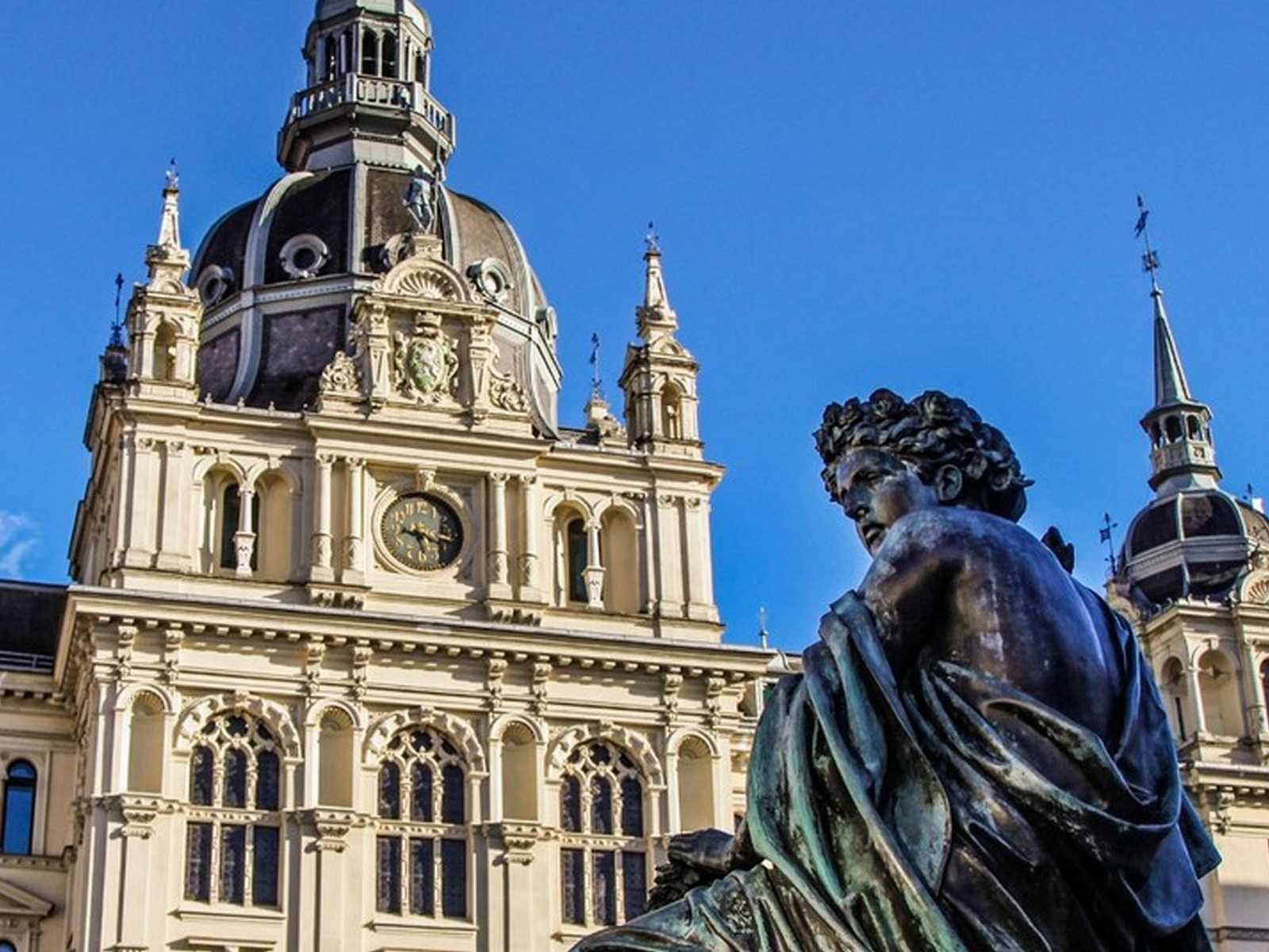 מבנה היסטורי מפואר במרכז העיר גראץ באוסטריה