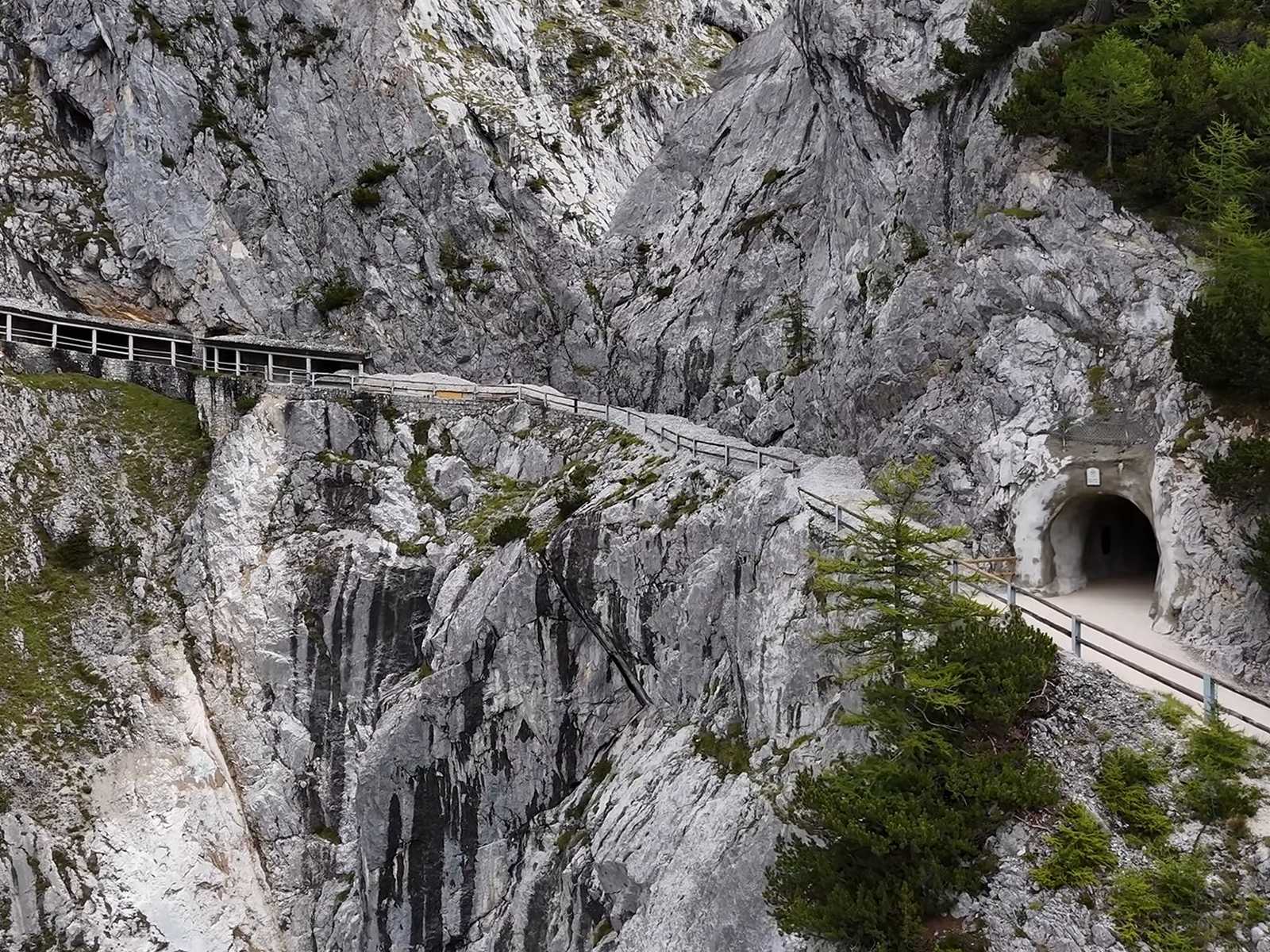 מערת הקרח בוורפן (Eisriesenwelt Werfen)