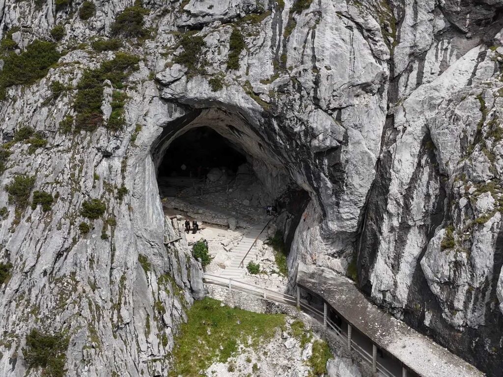 מערת הקרח בוורפן (Eisriesenwelt Werfen)