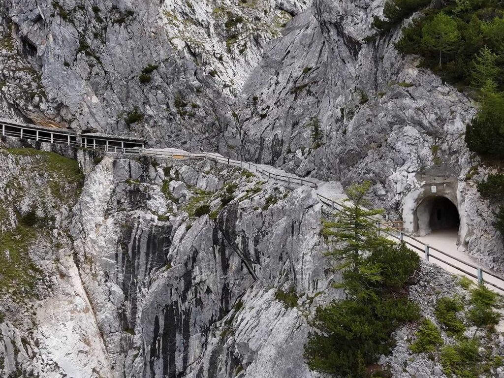 كهف الجليد في فيرفن