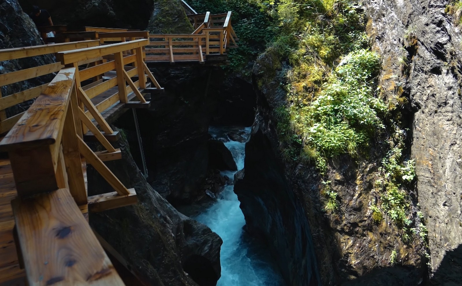 مضيق زيغموند تون